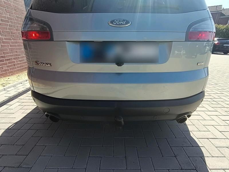 Gebraucht Ford S-MAX Titanium 175 PS (128 kW) 2008 Silber Van / Kleinbus