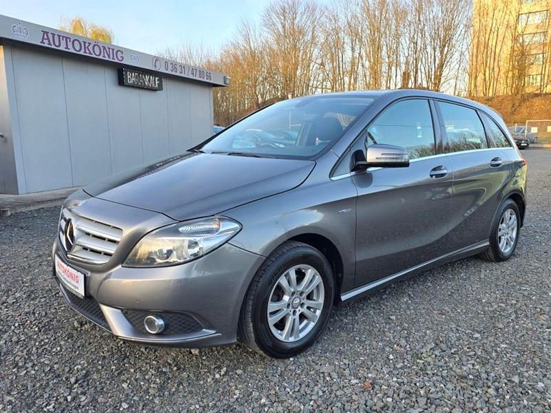Gebraucht Mercedes B180 122 PS (89 kW) 2011 Grau Van / Kleinbus