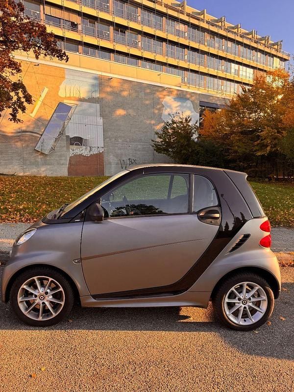 Grau Gebraucht 2012 Smart ForTwo Coupé Passion Coupé | 5.799 € (Fairer Preis) - Bild 1/4