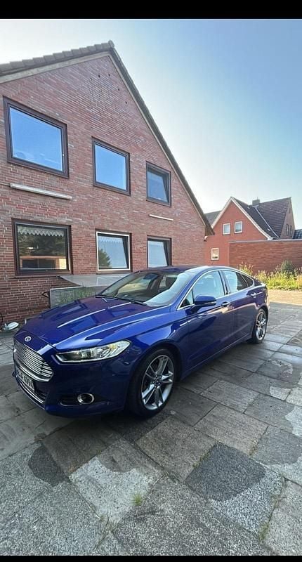 Blau Gebraucht 2015 Ford Mondeo Titanium Limousine | 12.000 € (Superpreis) - Bild 1/4