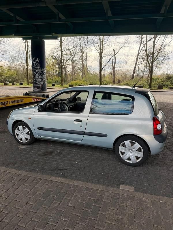 Gebraucht Renault Clio II 75 PS (55 kW) 2002 Silber Kleinwagen