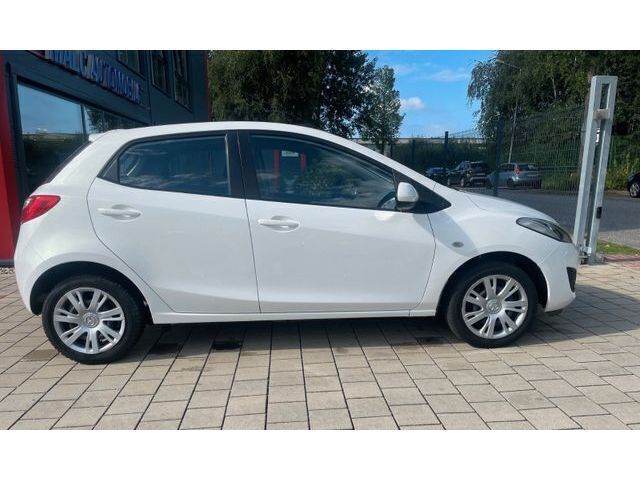 Gebraucht Mazda 2 Center-Line 95 PS (69 kW) 2014 Weiß Kleinwagen