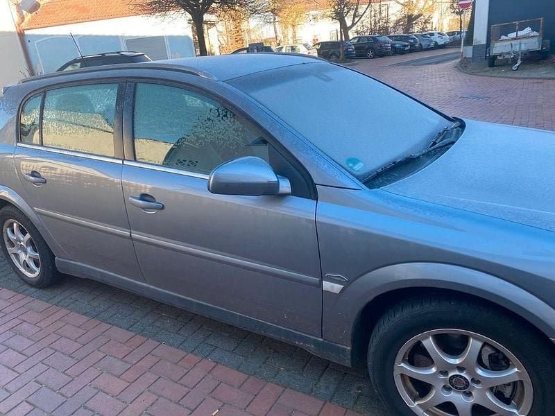 Grau Gebraucht 2004 Opel Signum Cosmo Kleinwagen | 2.500 € (Fairer Preis) - Bild 1/4