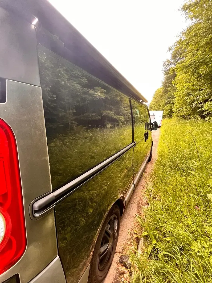 Gebraucht Opel Vivaro 117 PS (86 kW) 2011 Schwarz Van / Kleinbus