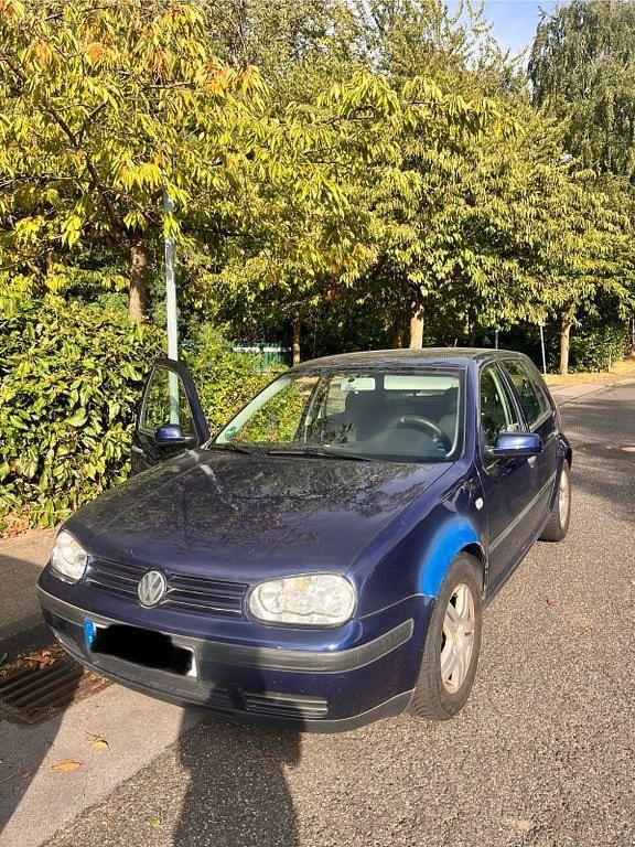 Blau Gebraucht 2003 VW Golf IV Limousine | 1.050 € (Superpreis) - Bild 1/4