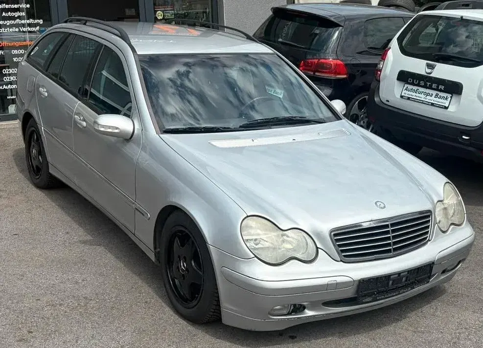 Gebraucht Mercedes C220 Avantgarde 143 PS (105 kW) 2001 Silber Limousine