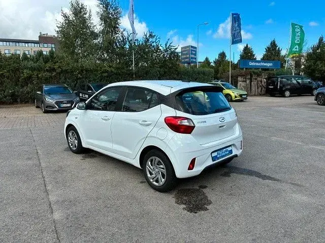 Gebraucht Hyundai i10 Trend 67 PS (49 kW) 2021 Weiß Kleinwagen
