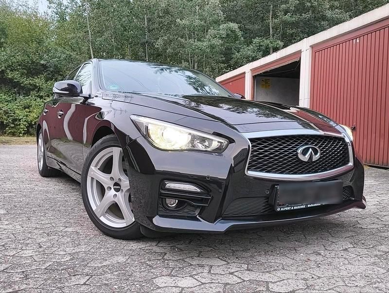 Schwarz Gebraucht 2016 Infiniti Q50 Limousine | 14.000 € - Bild 1/4