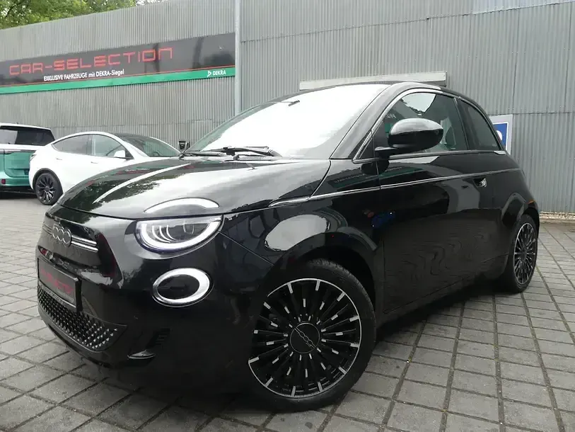 Gebraucht Fiat 500e La Prima 86 kW (118 PS) 2023 Nero profondo (metallic) Kleinwagen