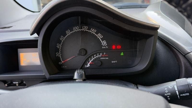 Gebraucht Toyota iQ 68 PS (50 kW) 2009 Weiß Kleinwagen