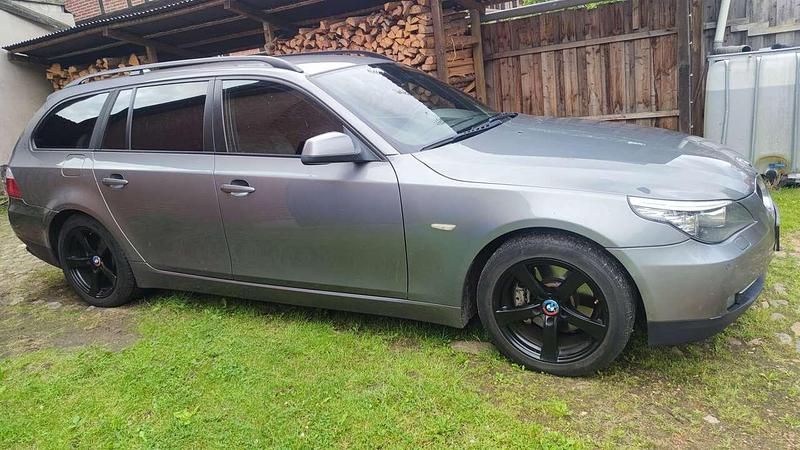 Grau Gebraucht 2009 BMW 525 Kombi | 5.500 € (Fairer Preis) - Bild 1/4