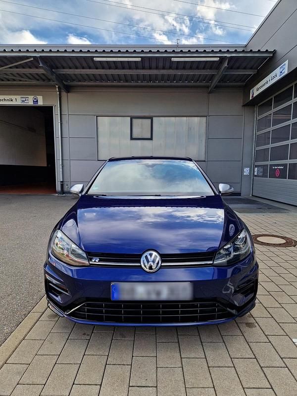 Blau Gebraucht 2020 VW Golf VII R Kleinwagen | 26.500 € (Superpreis) - Bild 1/4