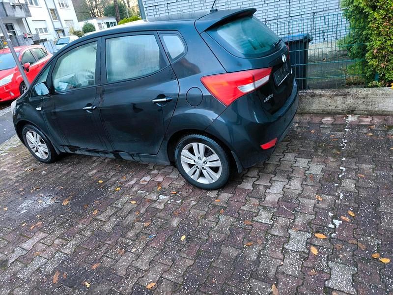 Schwarz Gebraucht 2015 Hyundai ix20 Kleinwagen | 5.999 € (Superpreis) - Bild 1/4