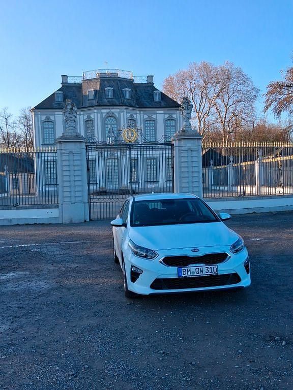 Grau Gebraucht 2019 Kia Ceed Edition 7 Kleinwagen | 9.900 € (Guter Preis) - Bild 1/4