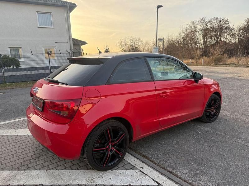 Gebraucht Audi A1 Attraction 122 PS (89 kW) 2012 Rot Kleinwagen