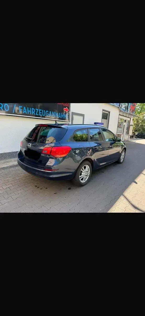 Second-hand Opel Astra 110 CP (80 kW) 2011 Albastru Break