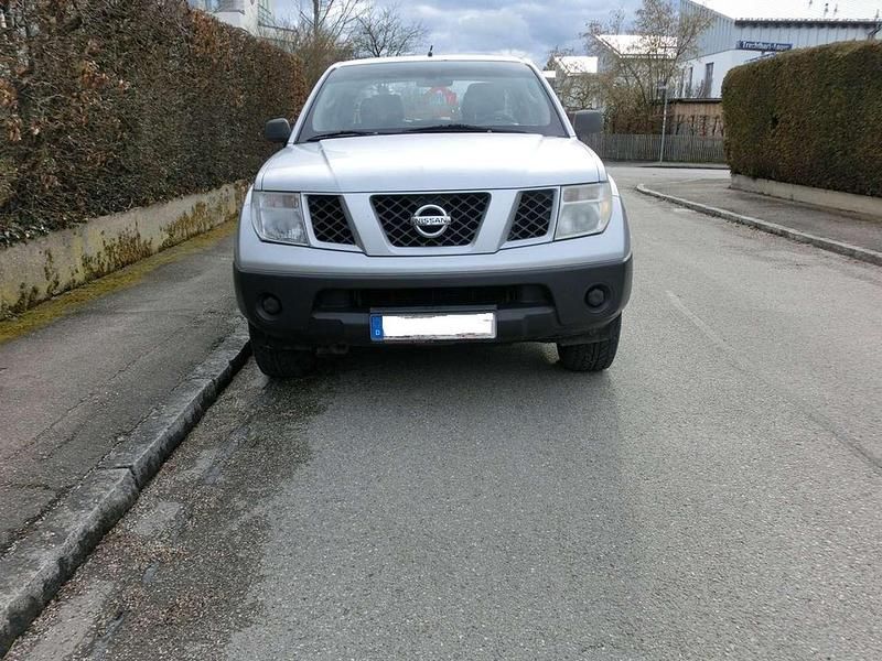 Gebraucht Nissan Navara 174 PS (127 kW) 2005 Silber Abholung