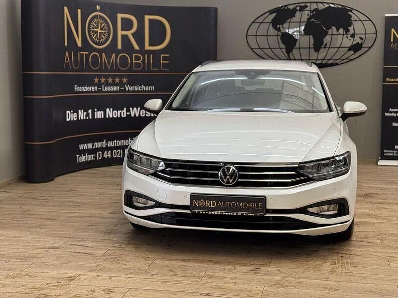 Gebraucht VW Passat Conceptline 150 PS (110 kW) 2022 Oryxweiß perlmutteffekt Kombi