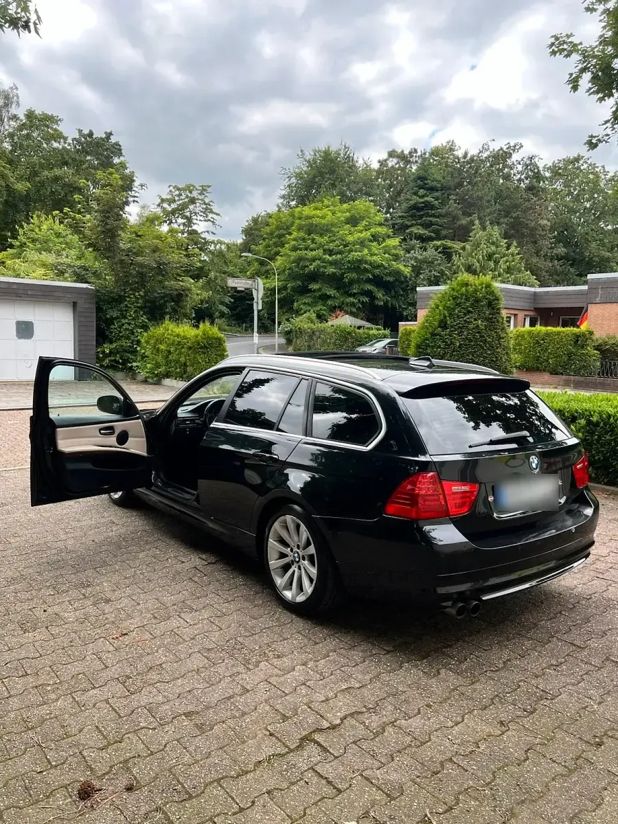 Gebraucht BMW 330 245 PS (180 kW) 2011 Schwarz Kombi