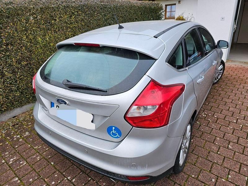 Gebraucht Ford Focus Titanium 140 PS (102 kW) 2014 Silber Limousine