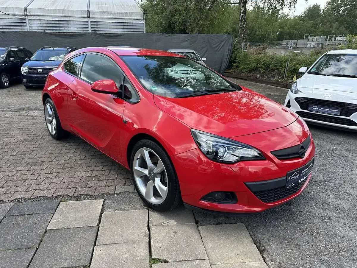 Gebraucht Opel Astra Innovation 140 PS (102 kW) 2012 Power rot/traffic red ral3020 Coupé