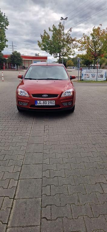 Gebraucht Ford Focus Ambiente 101 PS (74 kW) 2007 Rot Limousine