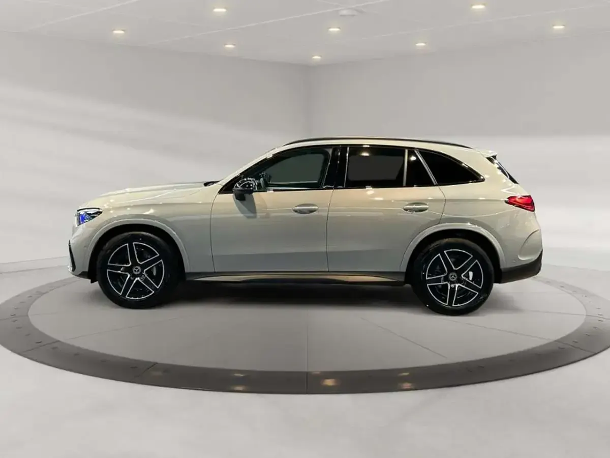 Gebraucht Mercedes GLC200 AMG 204 PS (150 kW) 2025 Manufaktur lack manufaktur alp SUV