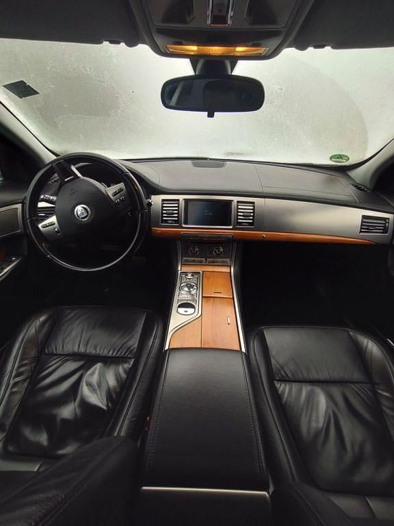 Gebraucht Jaguar XF Luxury 211 PS (155 kW) 2011 Grau Limousine