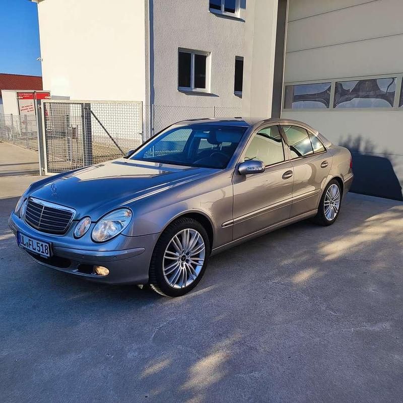 Cubanitsilber metallic Gebraucht 2002 Mercedes E320 Limousine | 4.999 € (Guter Preis) - Bild 1/4