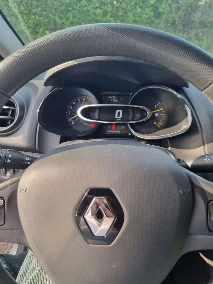 Second-hand Renault Clio IV Expression 75 CP (55 kW) 2014 Alb Berlinǎ