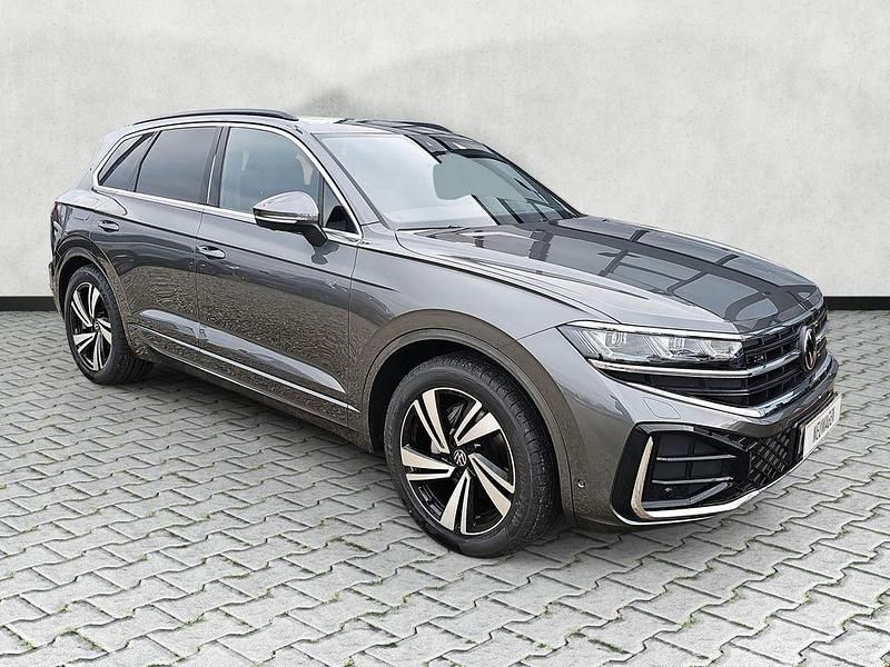 Neu VW Touareg R-line 286 PS (210 kW) 2026 Siliziumgrau metallic SUV