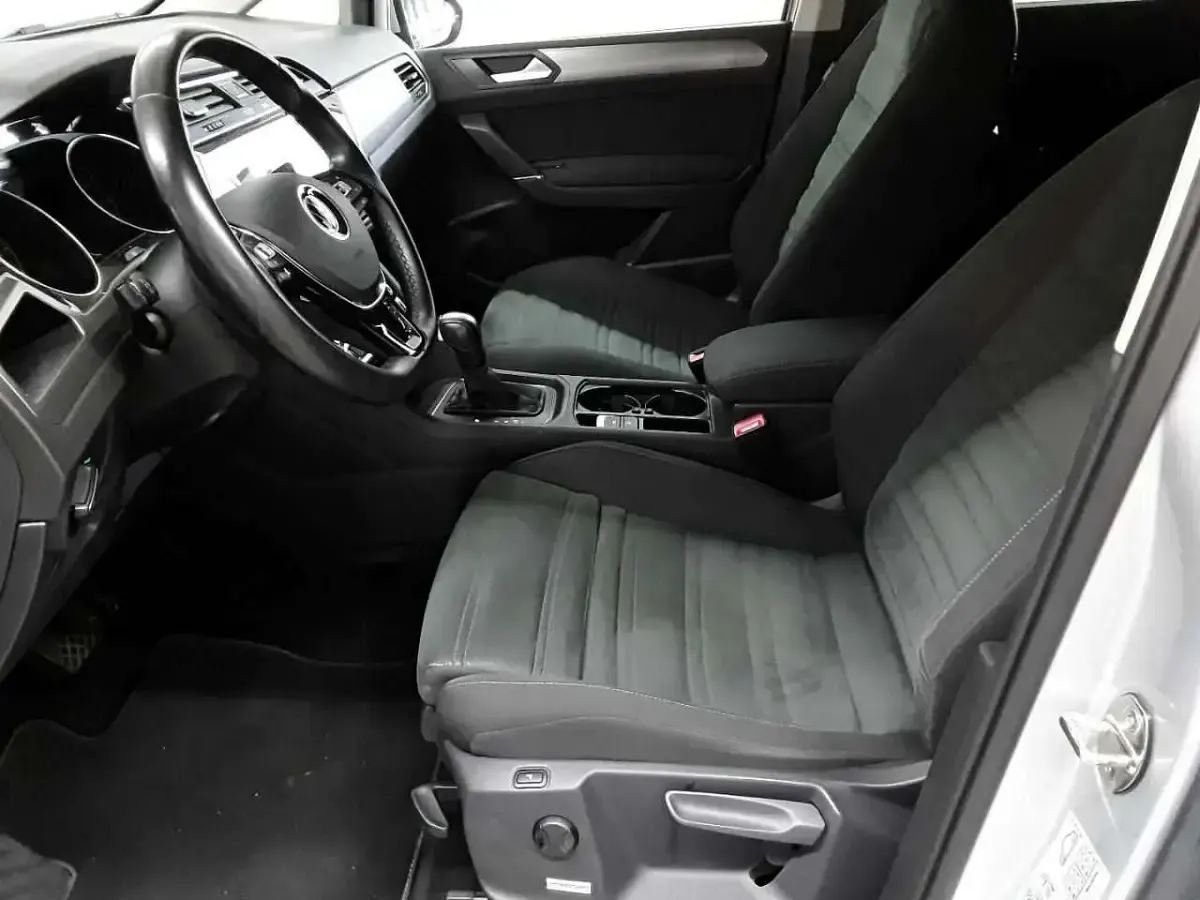 Gebraucht VW Touran Comfortline 150 PS (110 kW) 2021 Reflexsilber metallic Van / Kleinbus