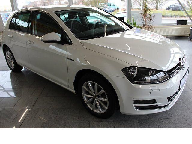 Gebraucht VW Golf VII LOUNGE 110 PS (80 kW) 2016 Weiß metallic Limousine