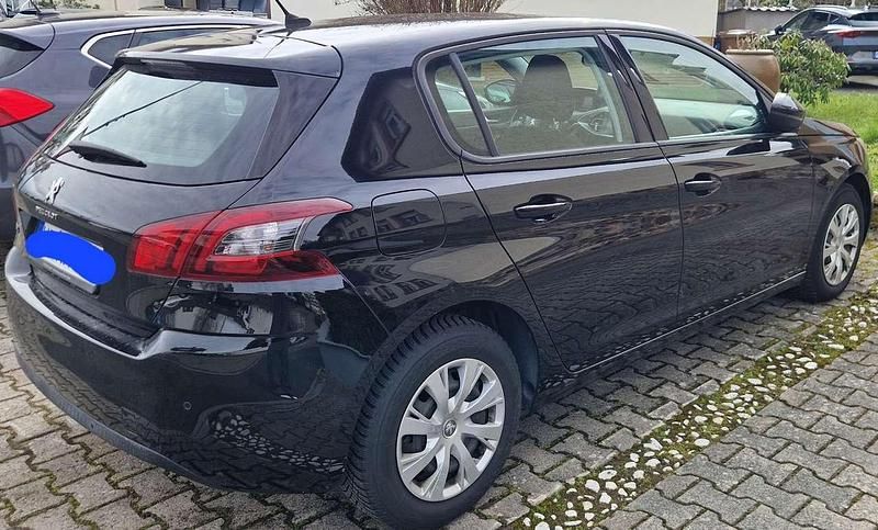 Gebraucht Peugeot 308 Active 131 PS (96 kW) 2018 Schwarz Limousine