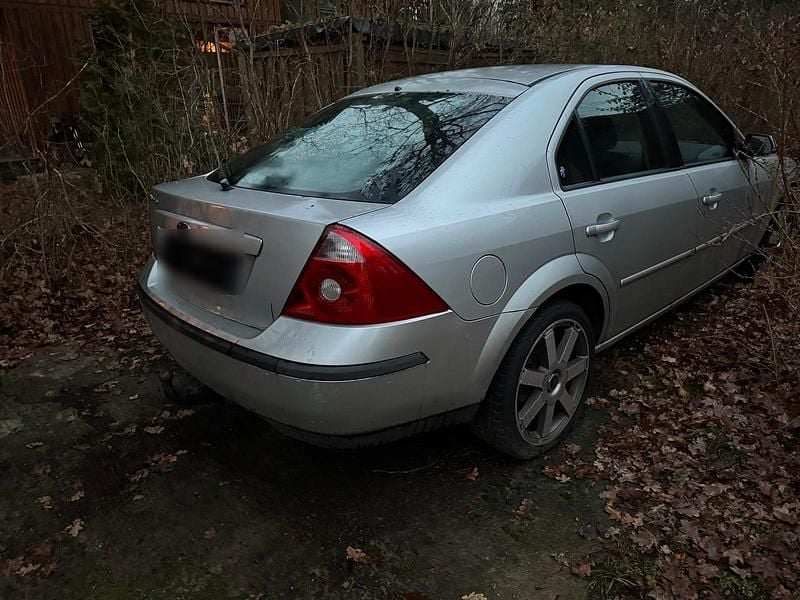 Gebraucht Ford Mondeo 115 PS (84 kW) 2005 Silber Limousine