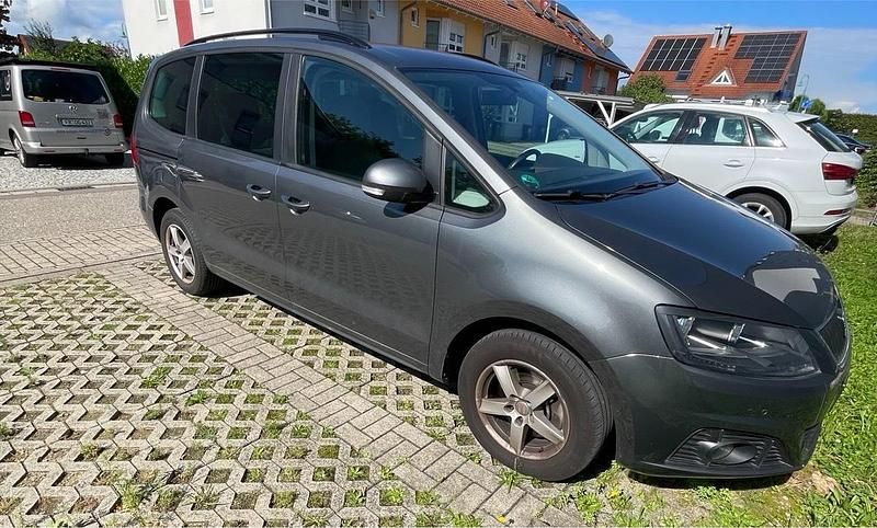 Grau Gebraucht 2015 Seat Alhambra Van / Kleinbus | 15.500 € (Fairer Preis) - Bild 1/2