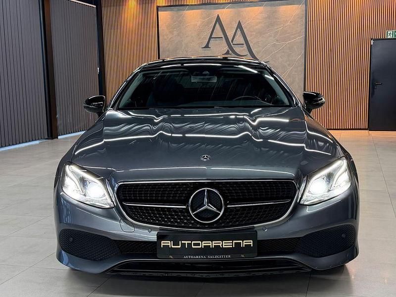 Gebraucht Mercedes E220 Night 194 PS (142 kW) 2019 Grau Coupé