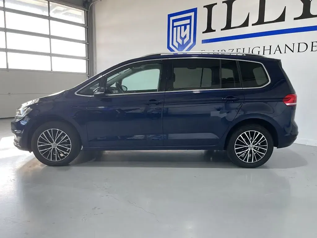 Gebraucht VW Touran Highline 150 PS (110 kW) 2020 Blau Van / Kleinbus