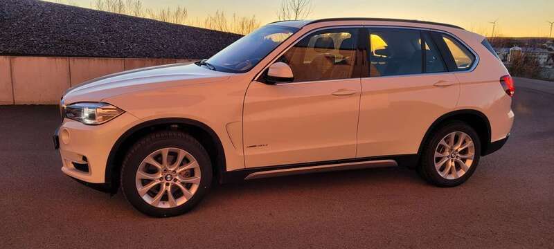 Weiß Gebraucht 2017 BMW X5 Sport Line SUV | 28.500 € (Superpreis) - Bild 1/4