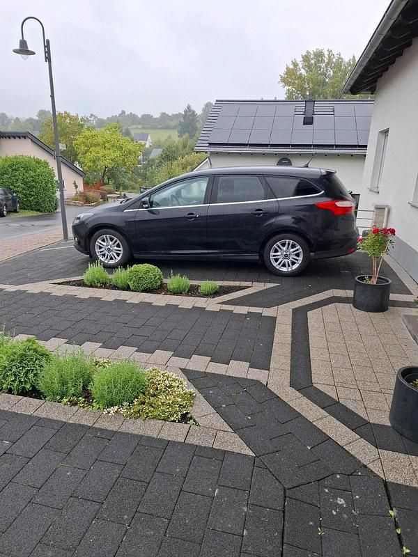 Schwarz Gebraucht 2014 Ford Focus Limousine | 3.999 € (Guter Preis) - Bild 1/4