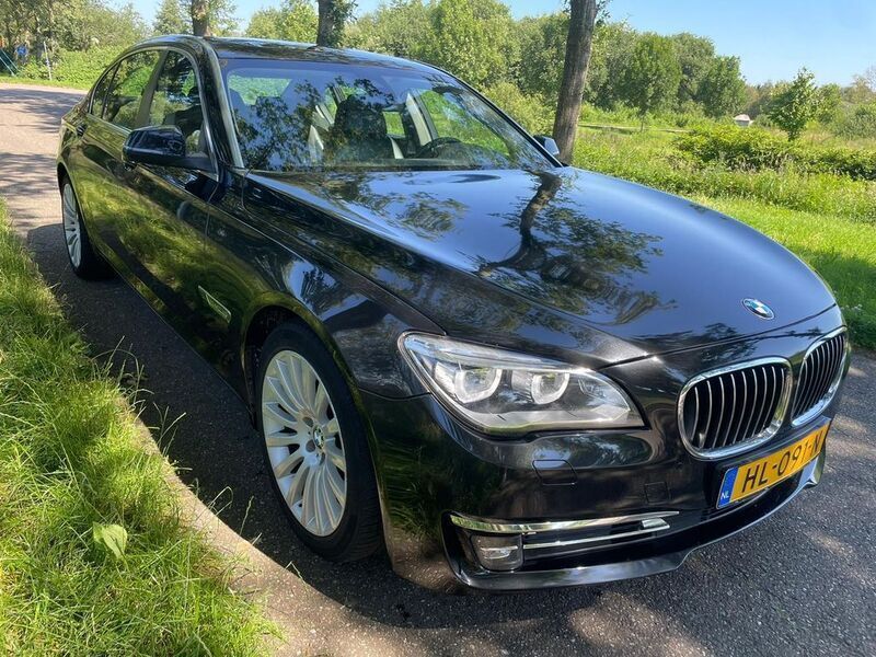 Schwarz Gebraucht 2015 BMW 730L Executive Limousine | 14.850 € (Fairer Preis) - Bild 1/4
