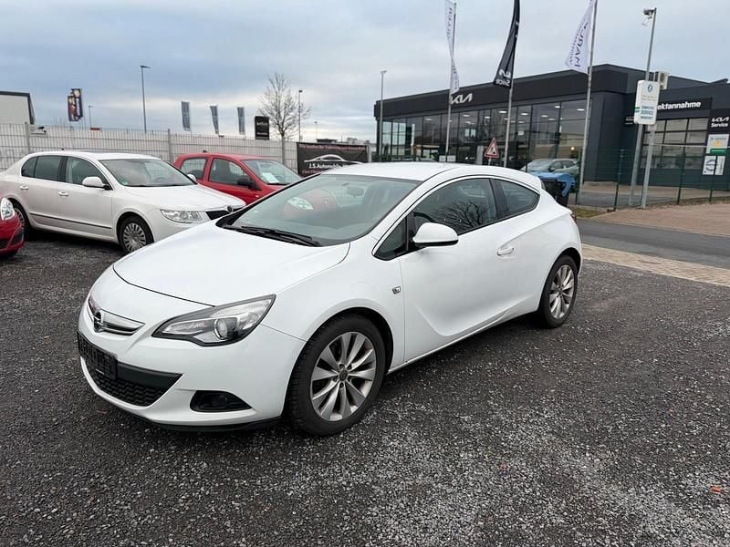 Weiß Gebraucht 2014 Opel Astra GTC Limousine | 4.590 € (Superpreis) - Bild 1/4