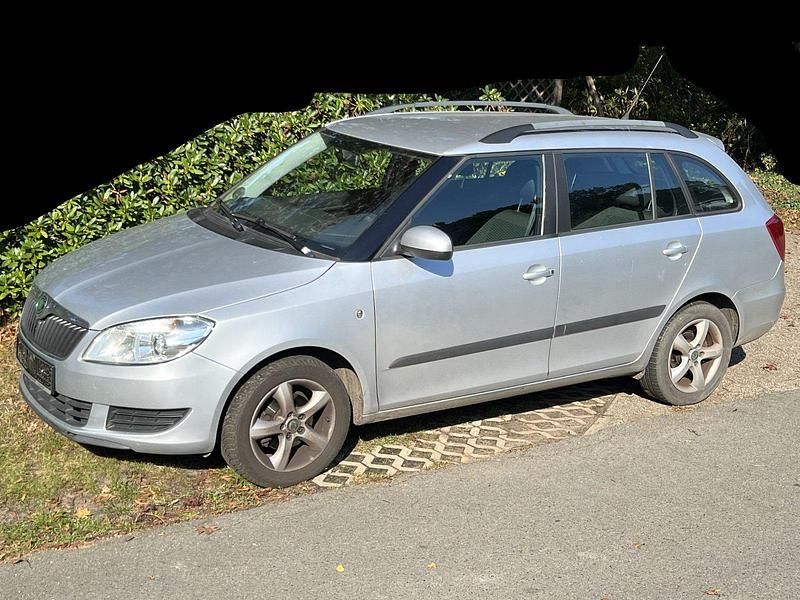 Silber Gebraucht 2010 Skoda Fabia Classic Kombi | 999 € (Superpreis) - Bild 1/4