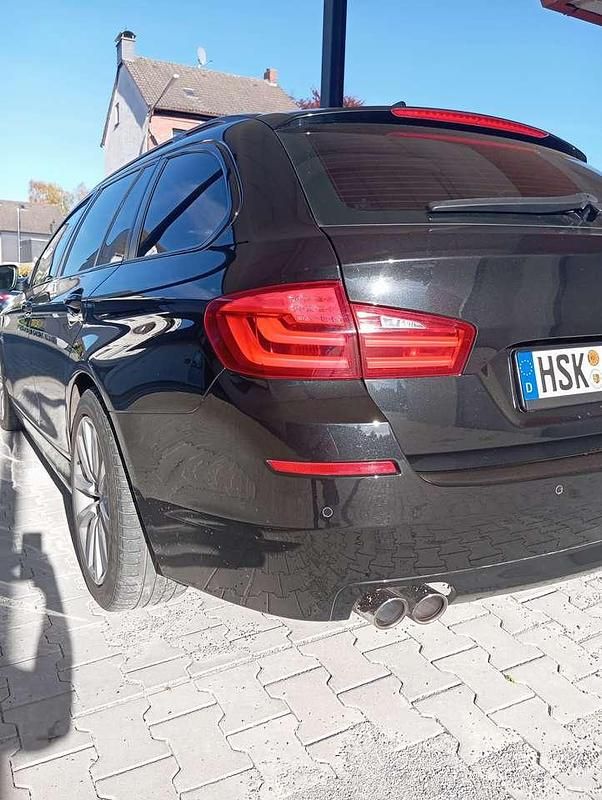 Schwarz Gebraucht 2012 BMW 520 Sport Line Kombi | 6.250 € (Superpreis) - Bild 1/4