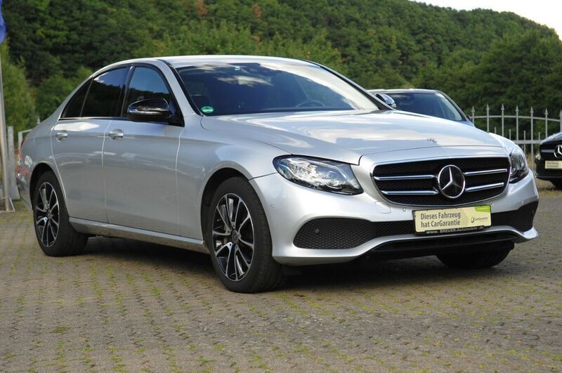 Silber metallic Gebraucht 2018 Mercedes E400 Avantgarde Limousine | 31.892 € (Superpreis) - Bild 1/4