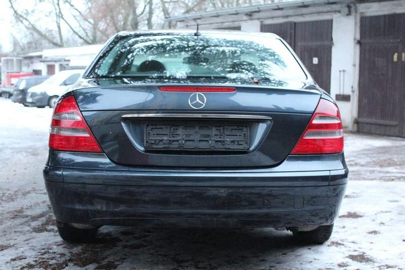 Gebraucht Mercedes E240 177 PS (130 kW) 2003 Schwarz Limousine
