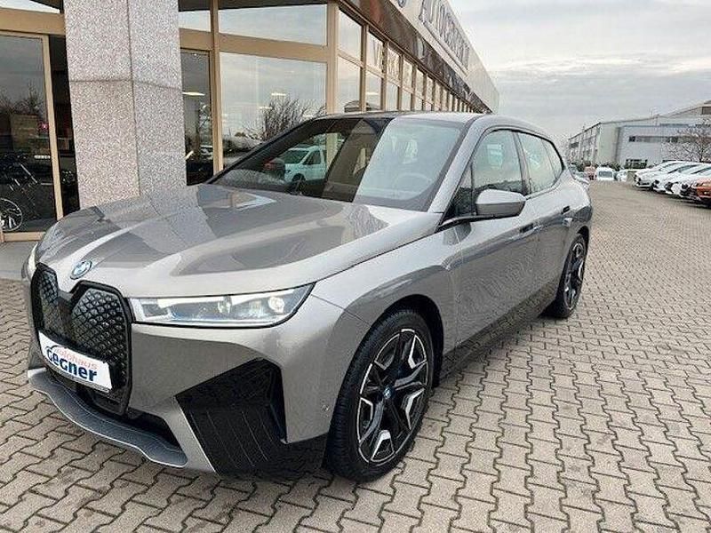 Gebraucht BMW iX Sport Line 239 kW (326 PS) 2022 Oxidgrau/oxidgrau ii SUV