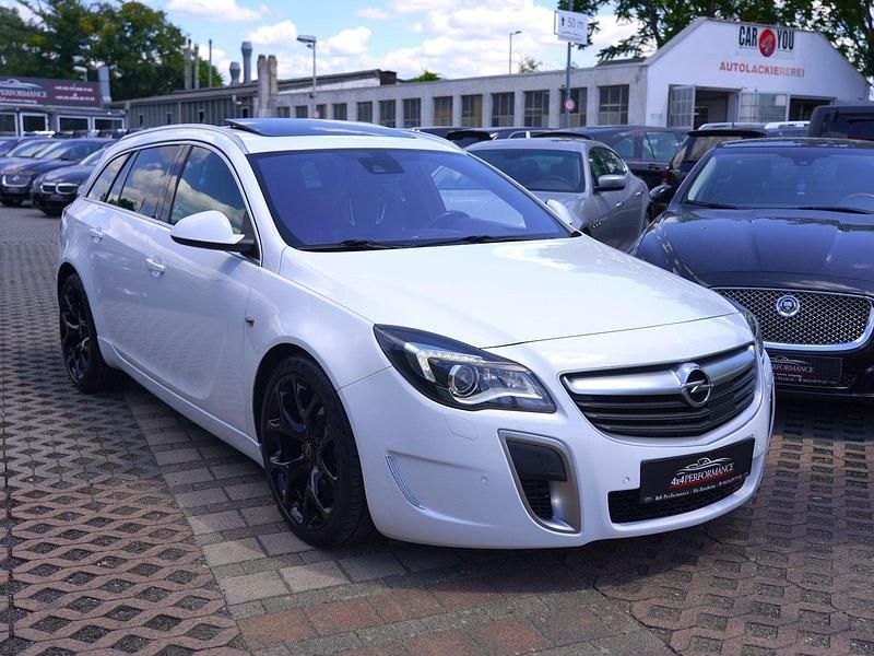 Weiß Gebraucht 2014 Opel Insignia OPC Kombi | 14.995 € (Teuer) - Bild 1/4