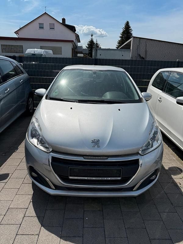 Gebraucht Peugeot 208 82 PS (60 kW) 2017 Silber Kleinwagen