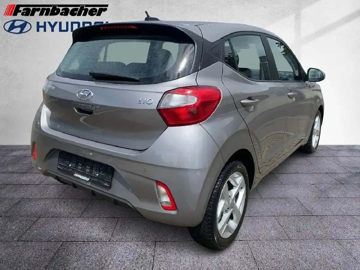 Gebraucht Hyundai i10 Trend 67 PS (49 kW) 2023 Brass / met Kleinwagen